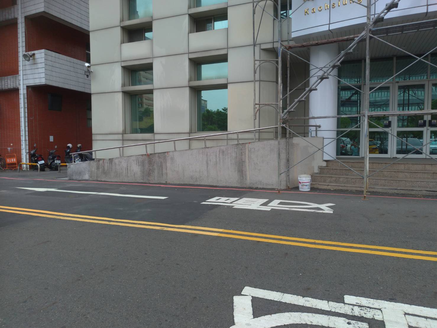 高雄選舉委員會牆面粉刷，施工前中後