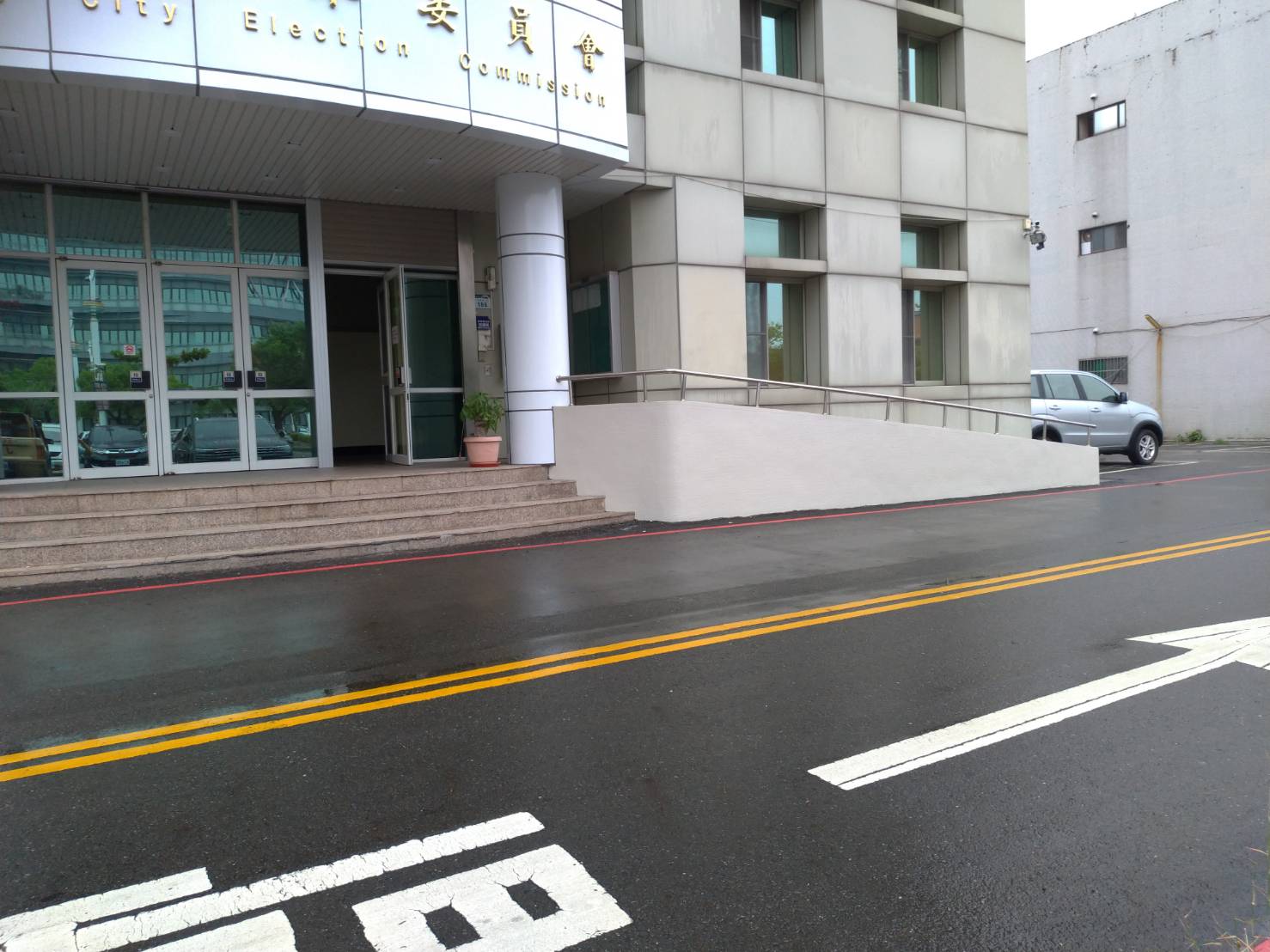 高雄選舉委員會牆面粉刷，施工前中後