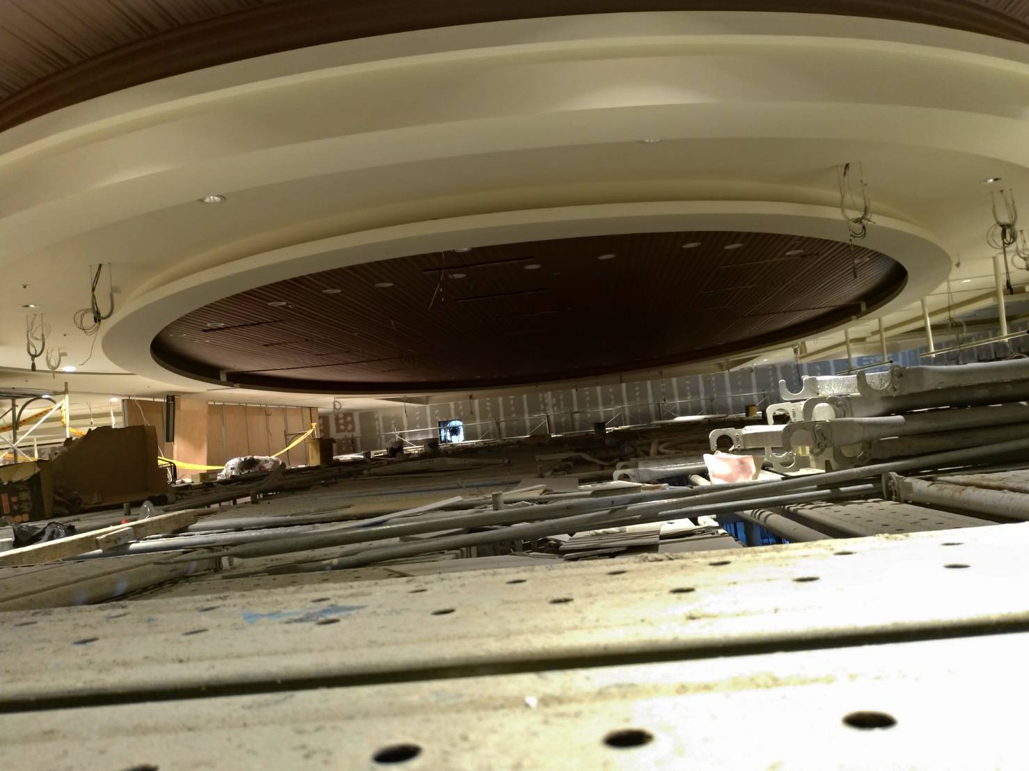 鷹架平鋪挑高天花板油漆施工