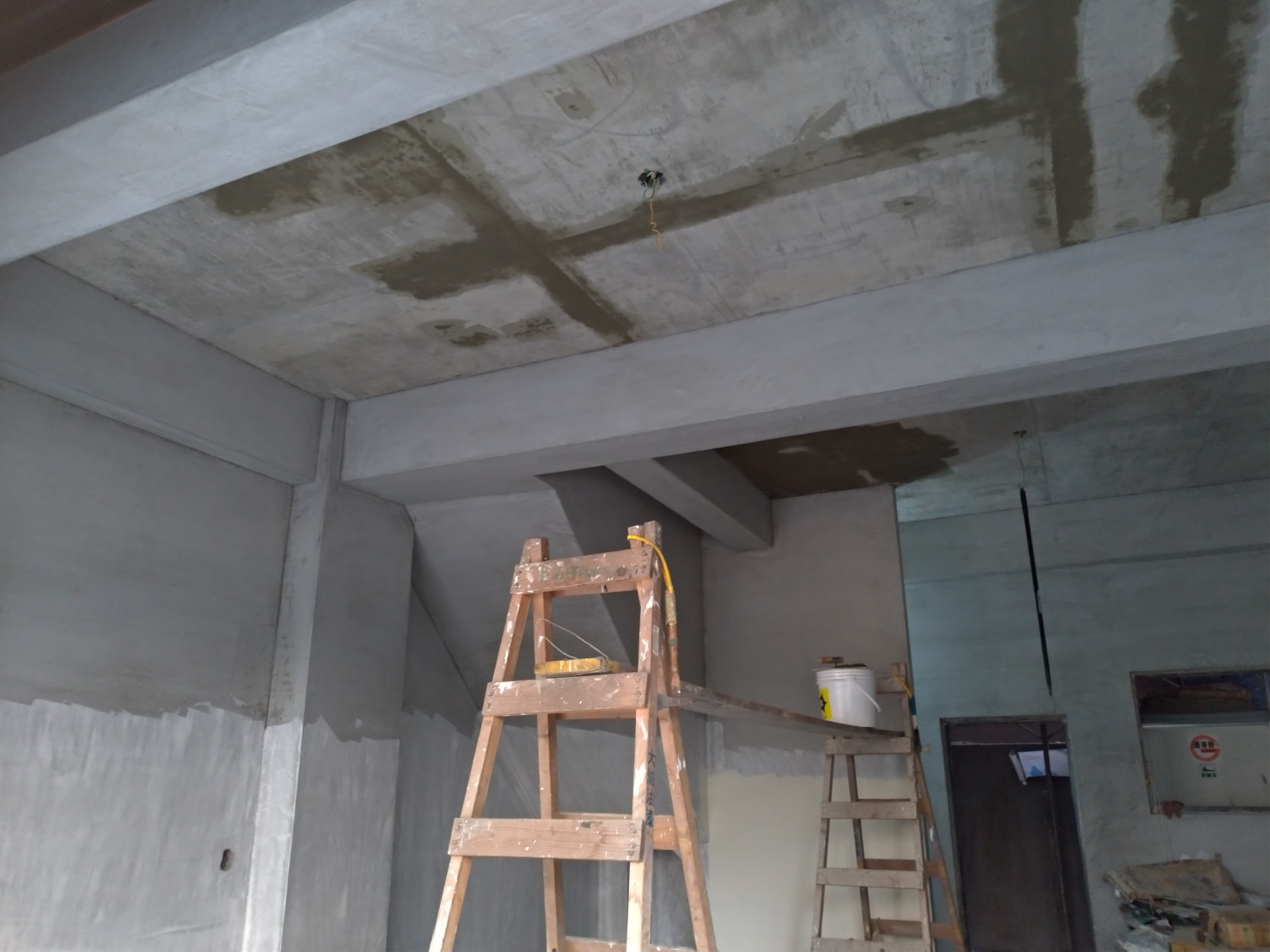 新建透天室內批土粉刷