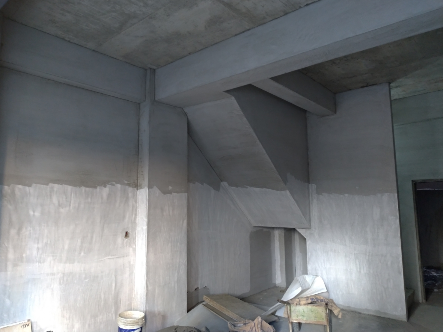 新建透天室內批土粉刷