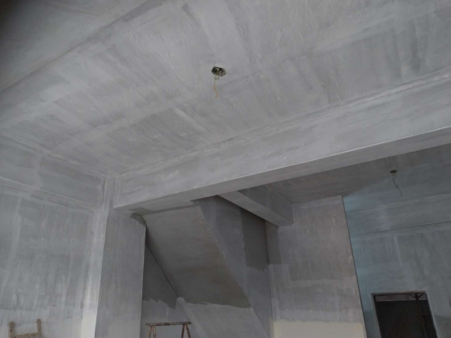 新建透天室內批土粉刷