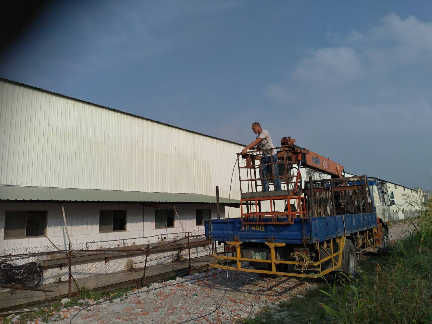 廠區浪板防鏽噴漆施工