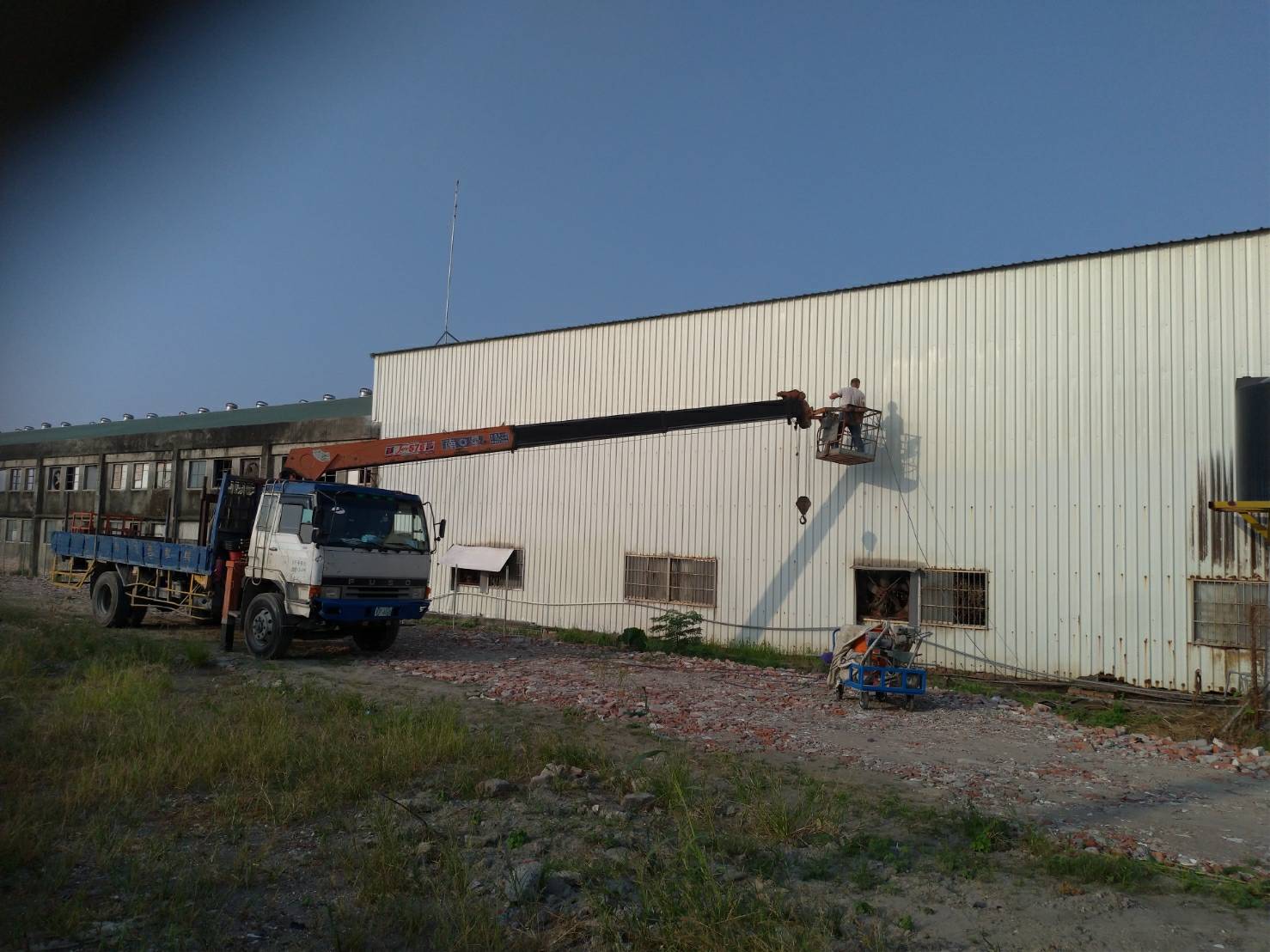 廠區浪板防鏽噴漆施工