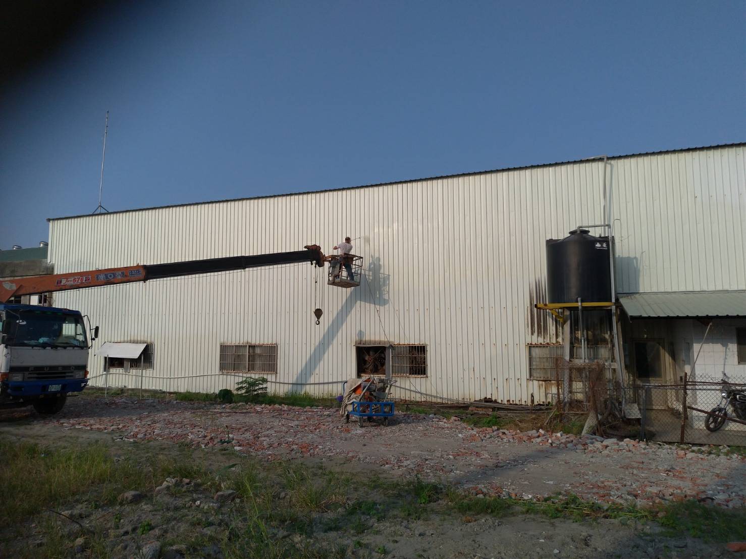 廠區浪板防鏽噴漆施工